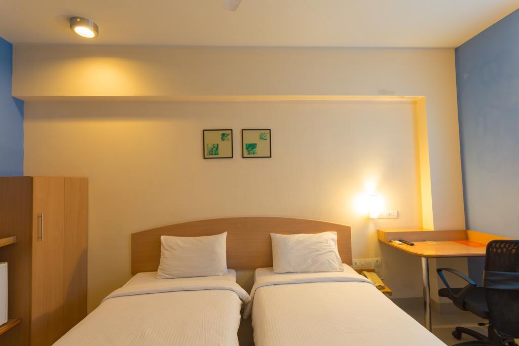 浦那金杰酒店 - 宾布里 Pimpri-Chinchwad 外观 照片